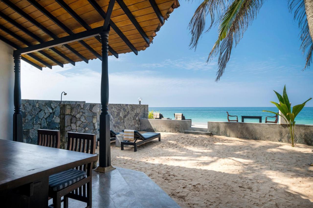 Blue Parrot Beach Villa أمبالانغودا المظهر الخارجي الصورة