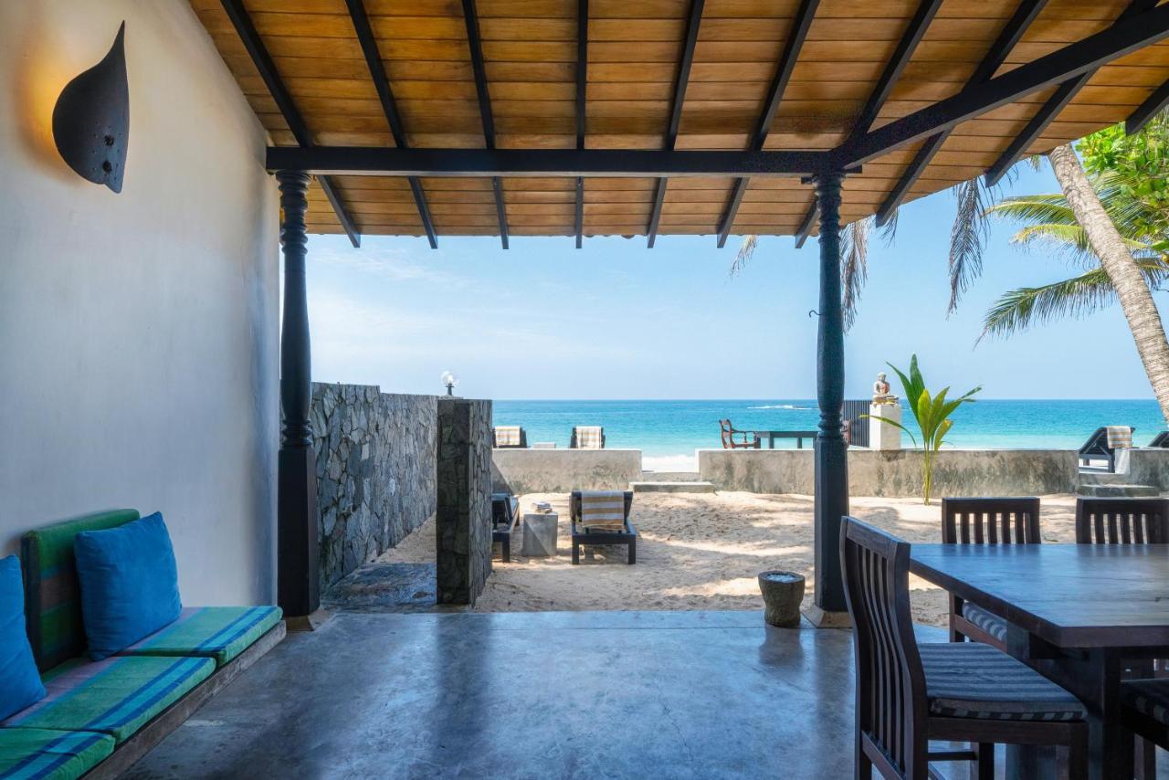 Blue Parrot Beach Villa أمبالانغودا المظهر الخارجي الصورة