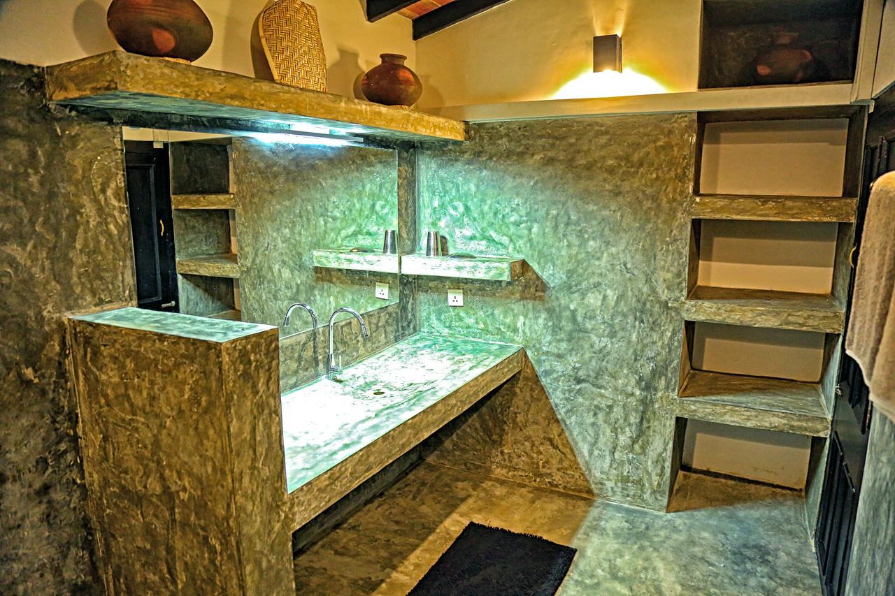 Blue Parrot Beach Villa أمبالانغودا المظهر الخارجي الصورة