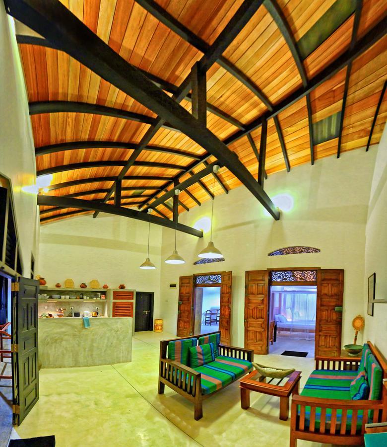 Blue Parrot Beach Villa أمبالانغودا المظهر الخارجي الصورة