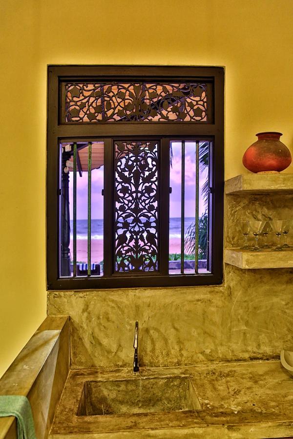 Blue Parrot Beach Villa أمبالانغودا المظهر الخارجي الصورة