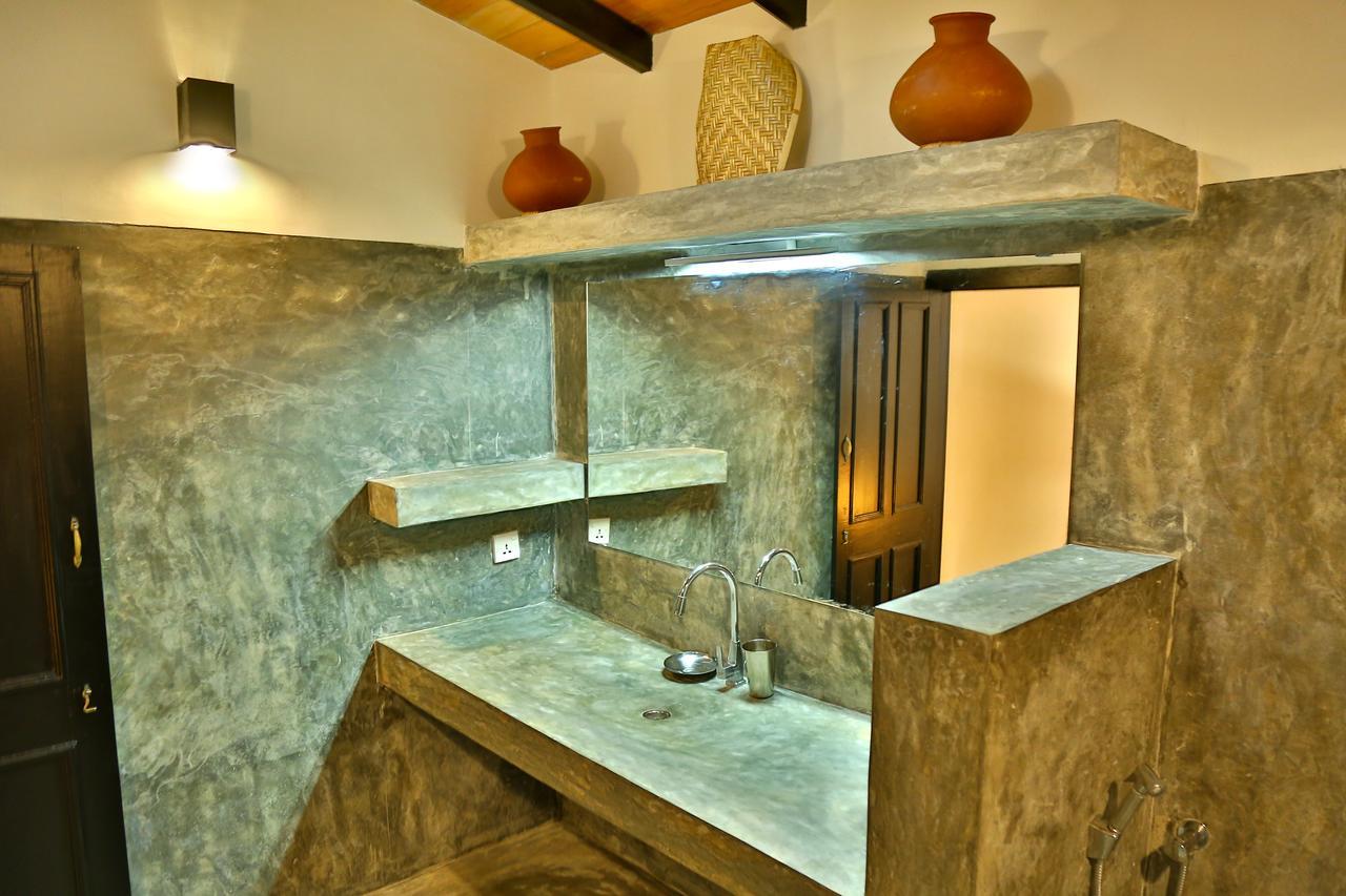 Blue Parrot Beach Villa أمبالانغودا المظهر الخارجي الصورة