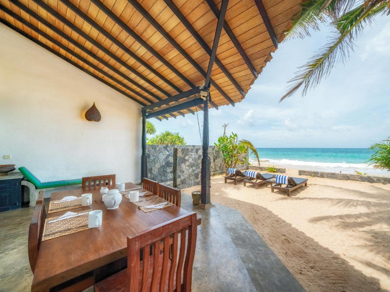 Blue Parrot Beach Villa أمبالانغودا المظهر الخارجي الصورة